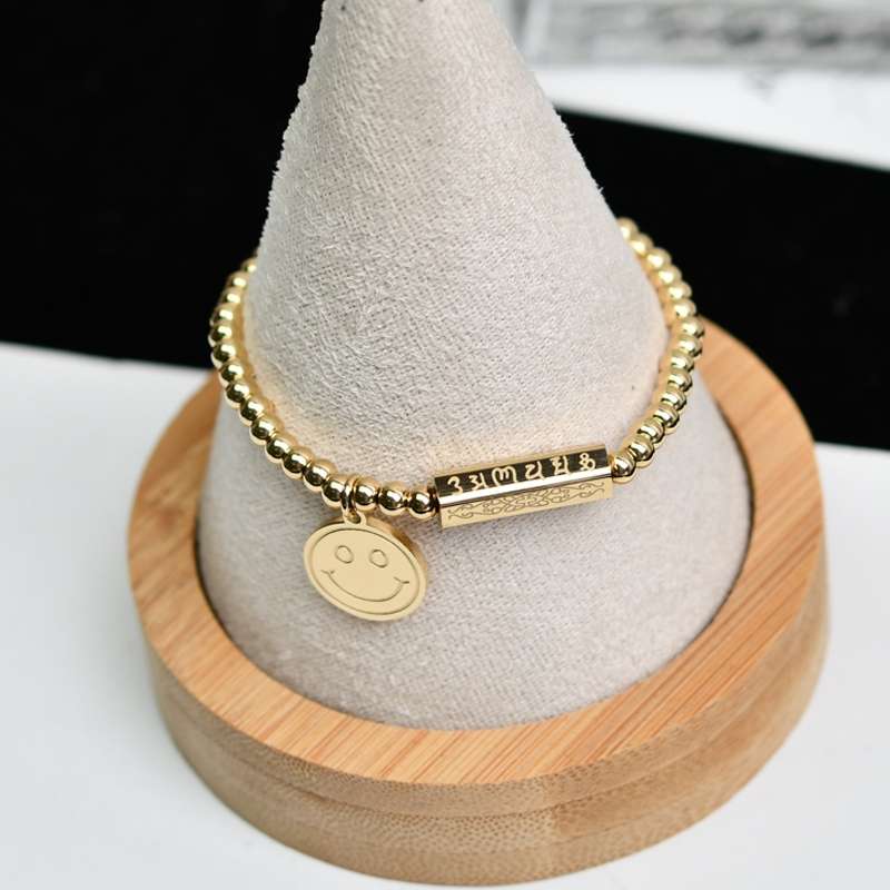 The Japanese and Korean smiley face round bead elastic bracelet is the same style as the female fashion Internet celebrity. It is versatile, unique and trendy Application Scenario