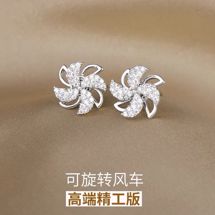 Fan earrings