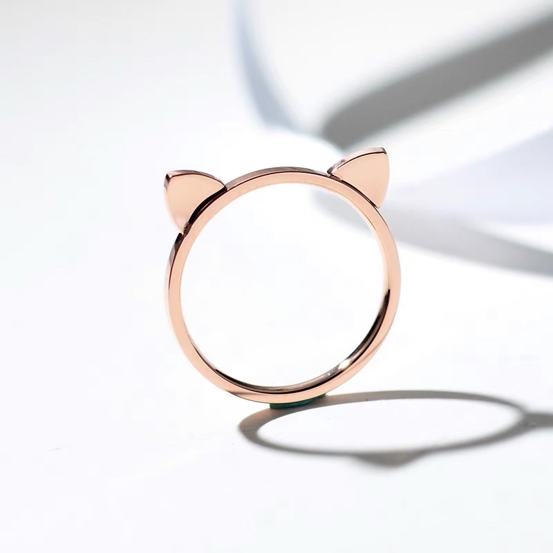 A light luxury and exaggerated kitten ring for women's index finger, with a niche European and American style and fashion details Picture