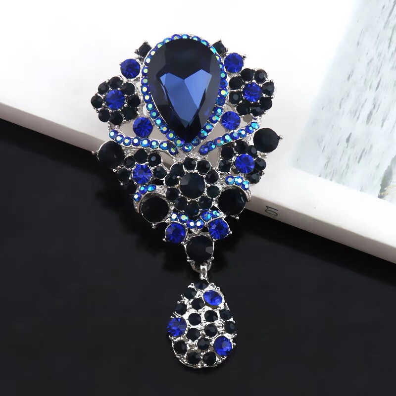 Brooch with pendant gemstone
