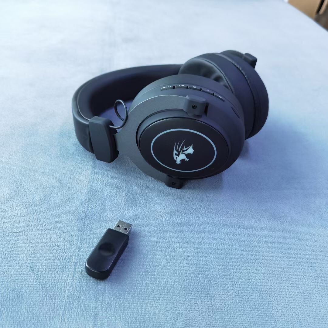 Game 2.4G headset, no delay, no lag, bring you a different feeling