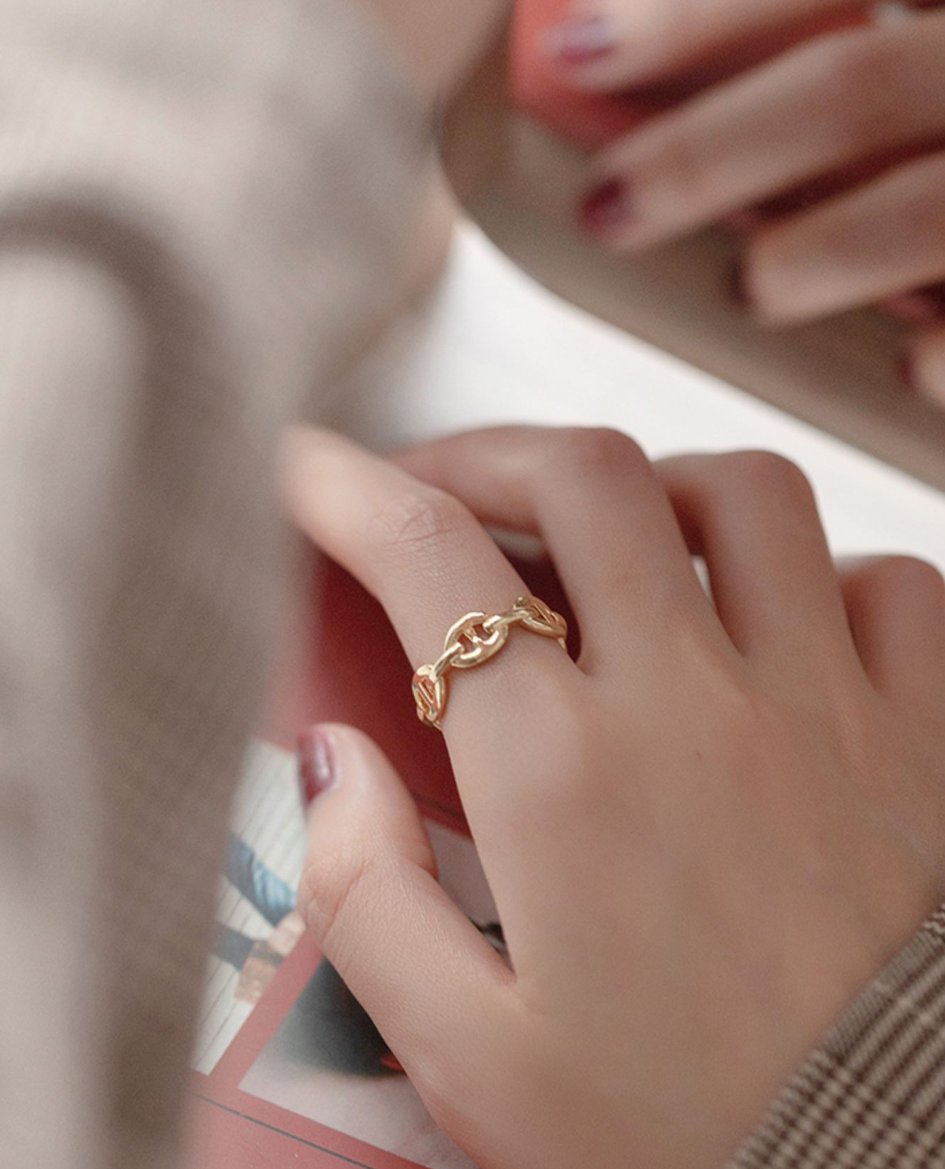The pig nose ring is a fashionable, unique, and niche forest-themed retro cold style index finger ring. It's a hip-hop and simple ring trend Application Scenario