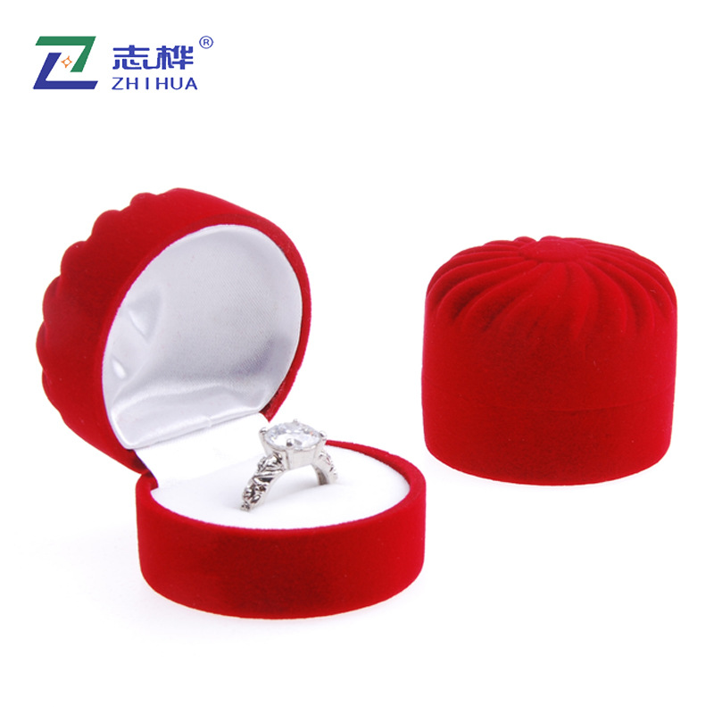 Zhihua factory direct screw pattern flocking ring box engagement ring jewelry box cylinder jewelry box thumbnail