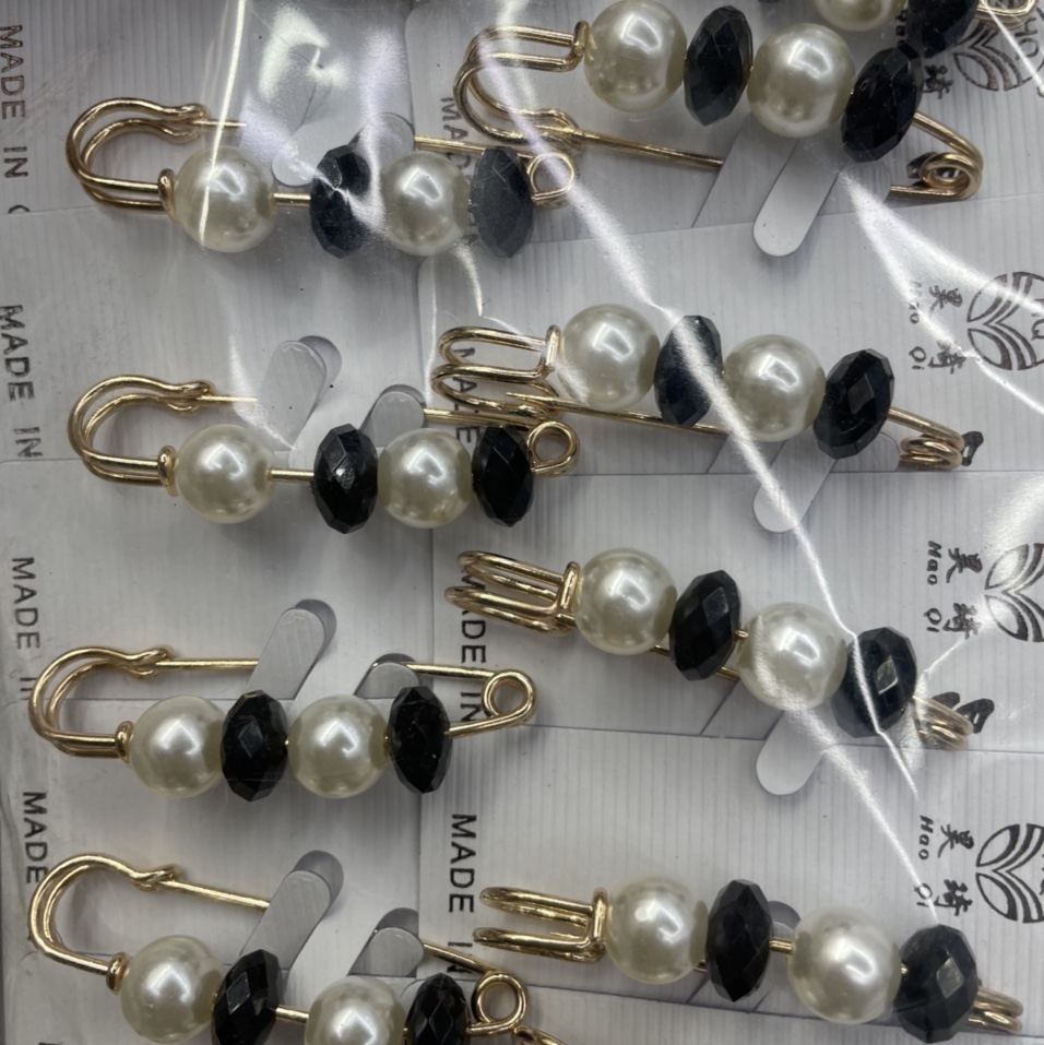 Black and white pearl brooch