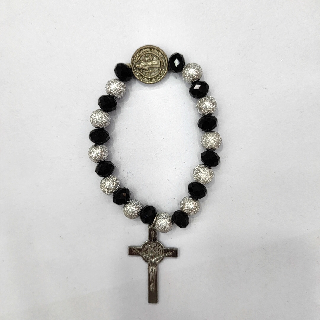 وكانت قطع من سبائك الكريستال البيضاء عبارة عن أسوارات خرز مصنوعة من الأبراج الوطنية المصنوعة من الخرز details Picture