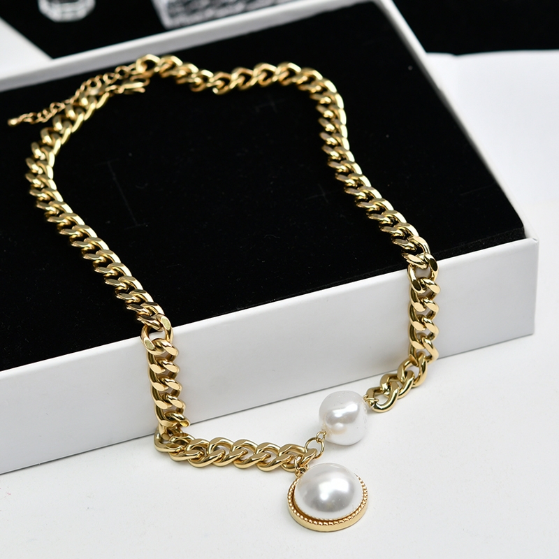 Korean exaggerated golden thick chain large pearl women's iron chain sweater and chain sweatshirt are fashionable and versatile for European and American trendsetters and Internet celebrities