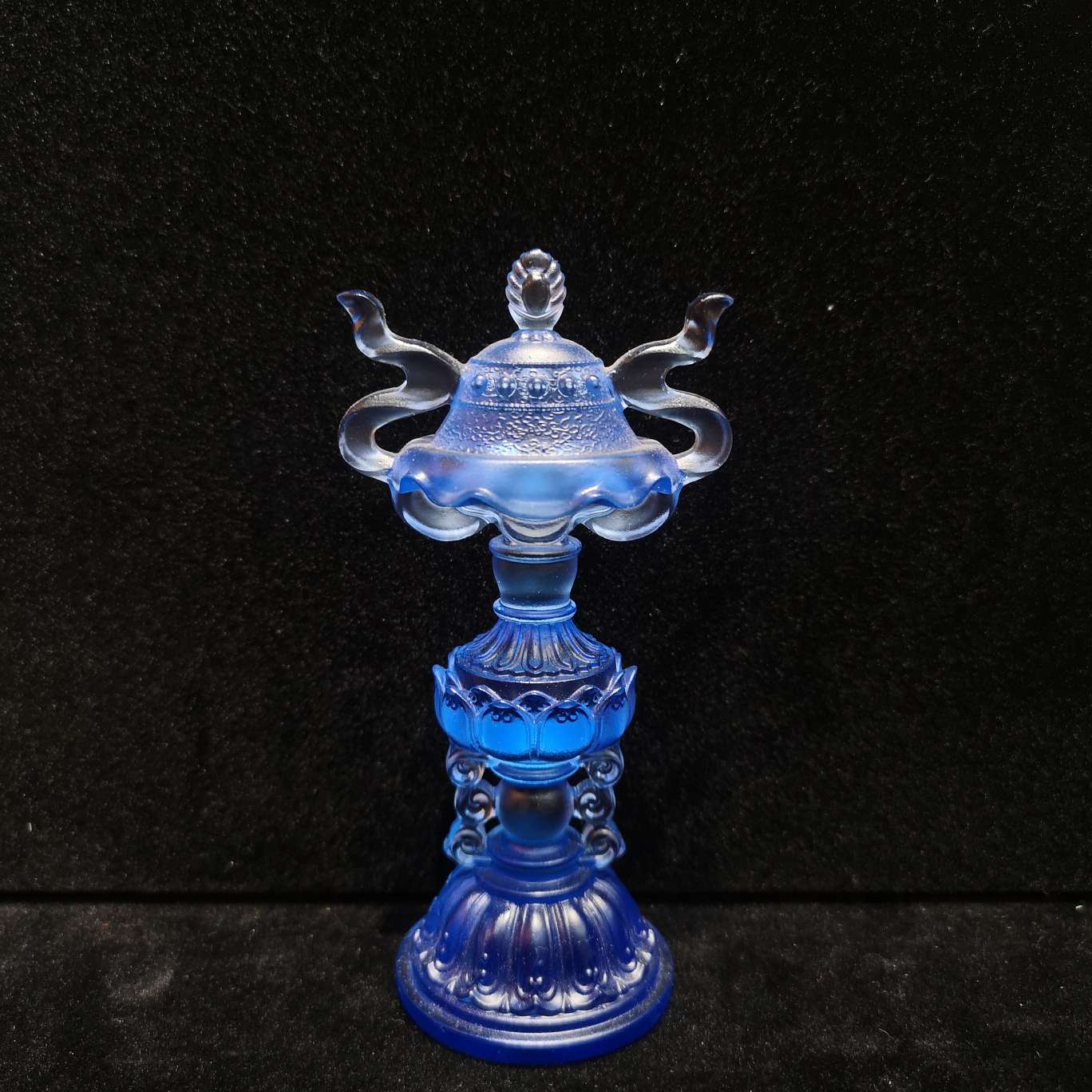 Glass Eight Auspicious Trumpet details Picture