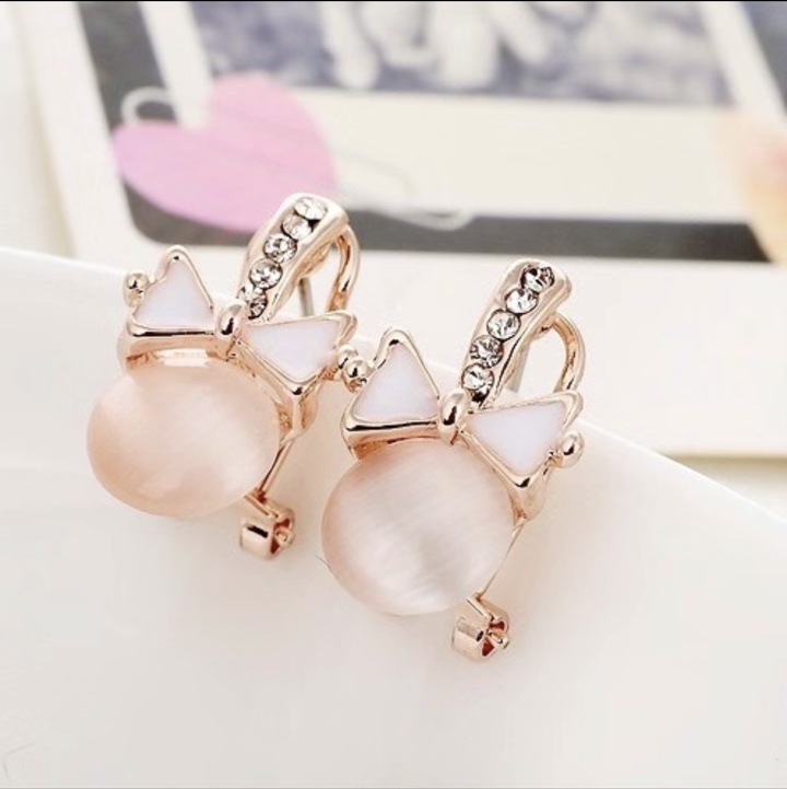 Stud earrings A13