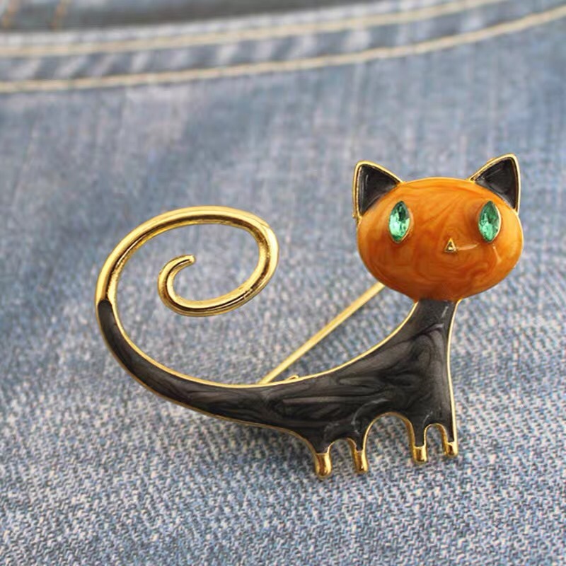 Long tail cat brooch