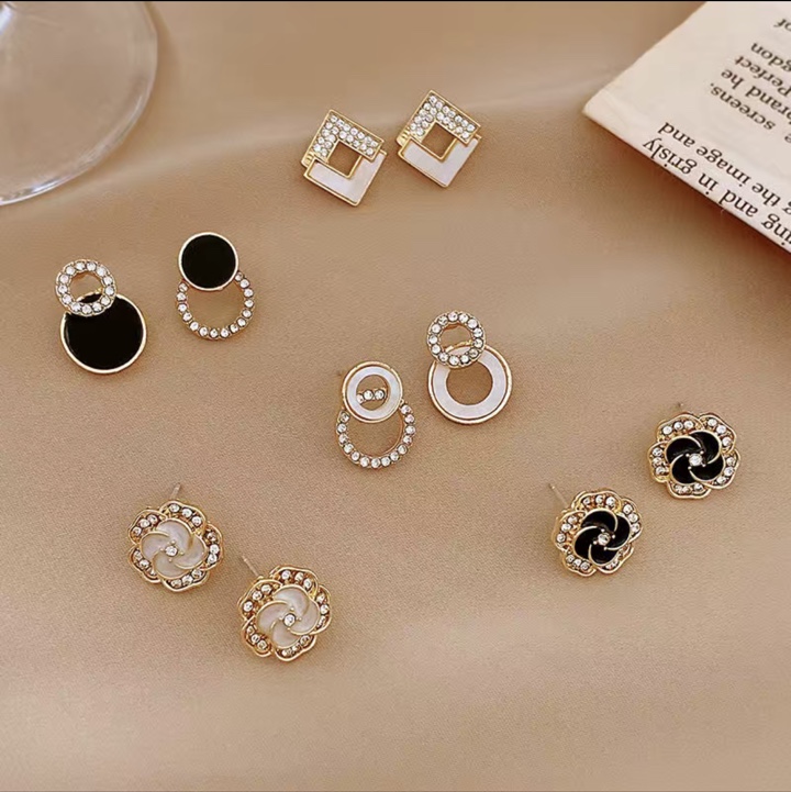 Stud earrings A56