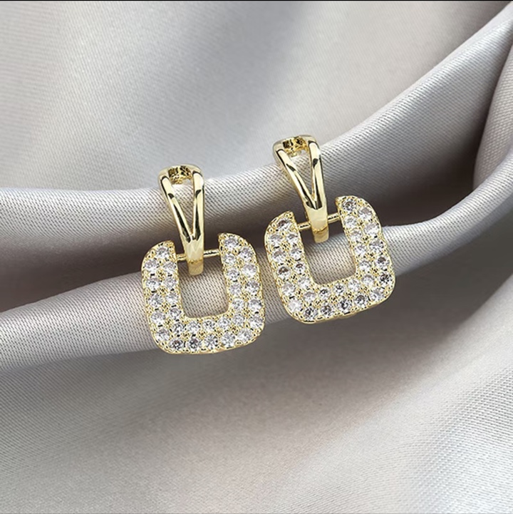 Stud earrings A32