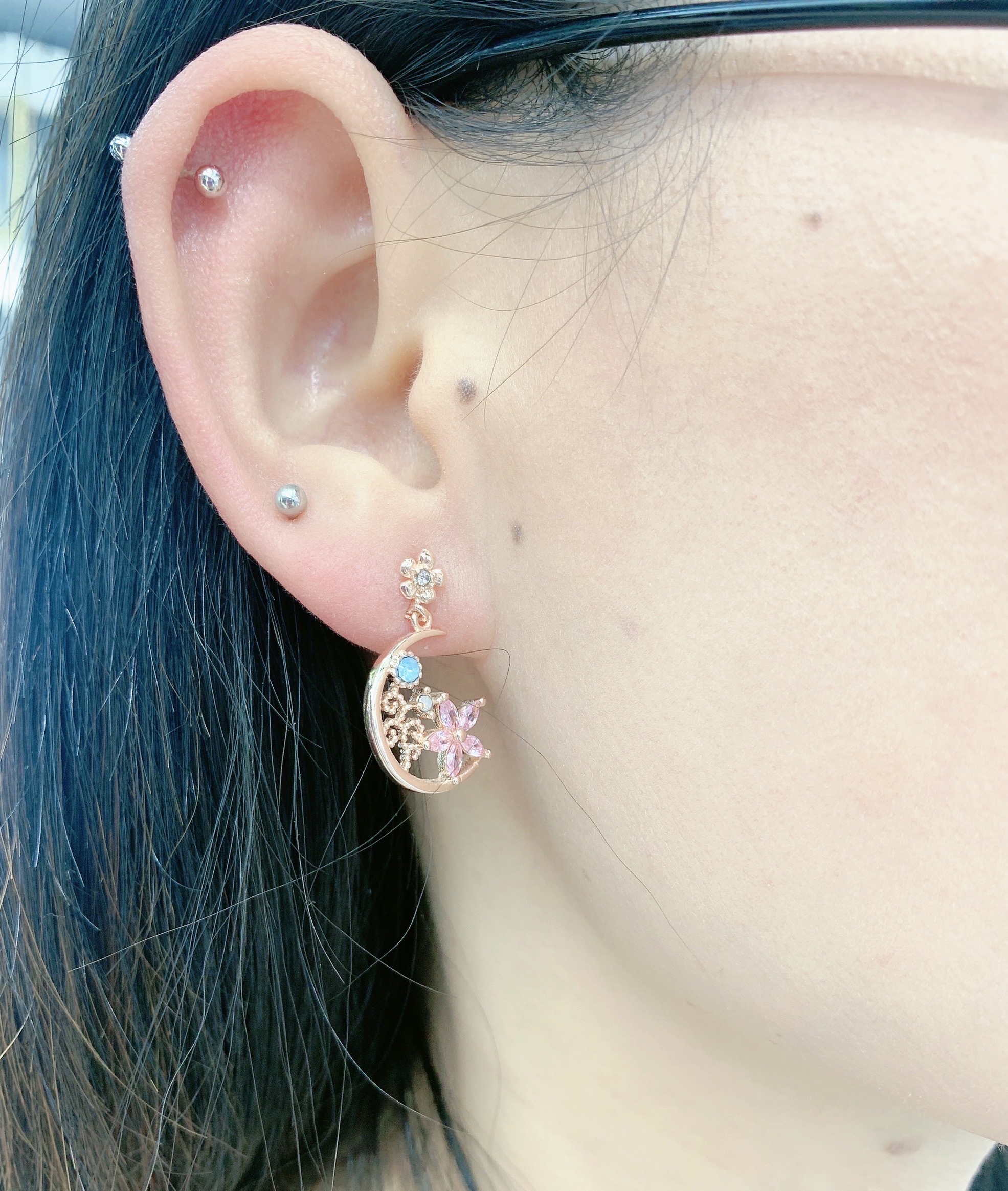 Dongdaemun, South Korea, micro-inlaid zircon flower bird cute and fresh asymmetrical moon S925 silver needle earrings Specification image