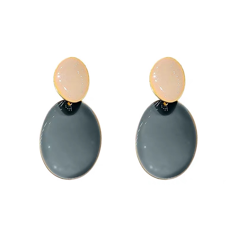 The new and fashionable Xiaoqingfeng summer stud earrings feature a simple and elegant style with a unique personality Specification image