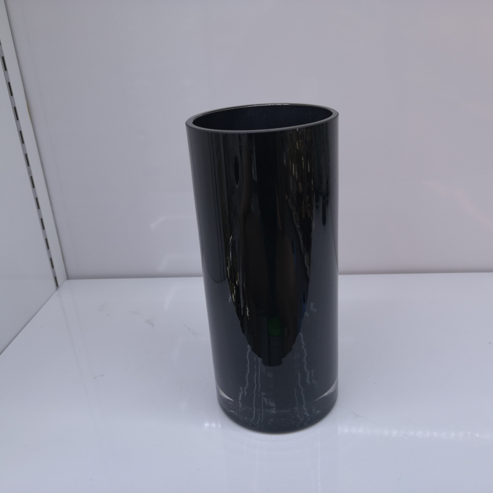 Black vase, 10*25