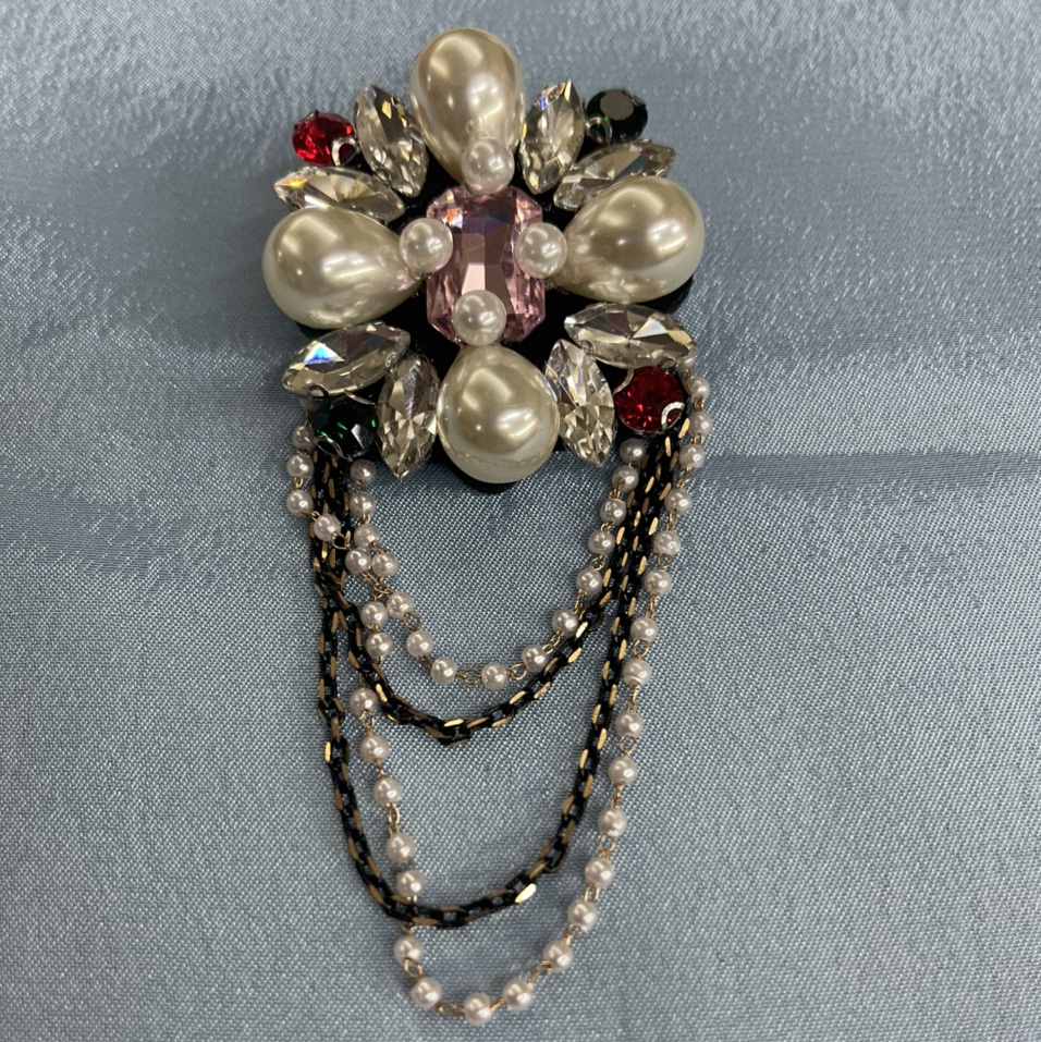 Stylish High quality Pearl Chain Brooch 1