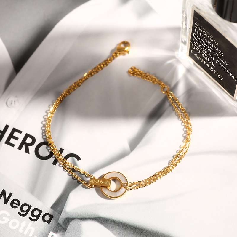 High-end bracelet for women, light luxury, niche Japanese style, ins, niche design, never fades, trendy details Picture