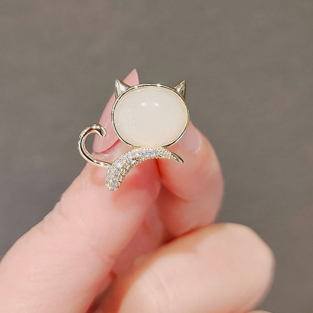 Running kitten brooch