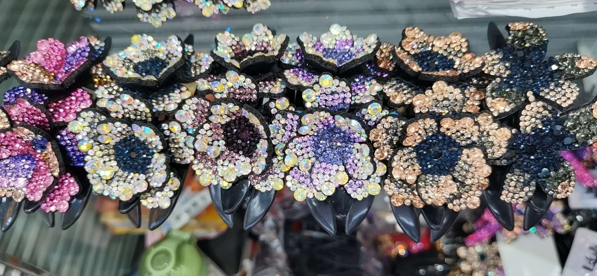 Explosive Three Flower Hair Tray Application Scenario