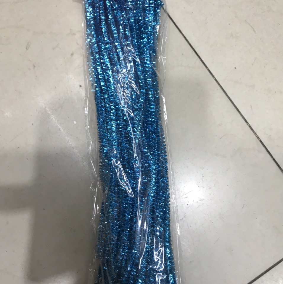 The green onion strips are as blue as the lake