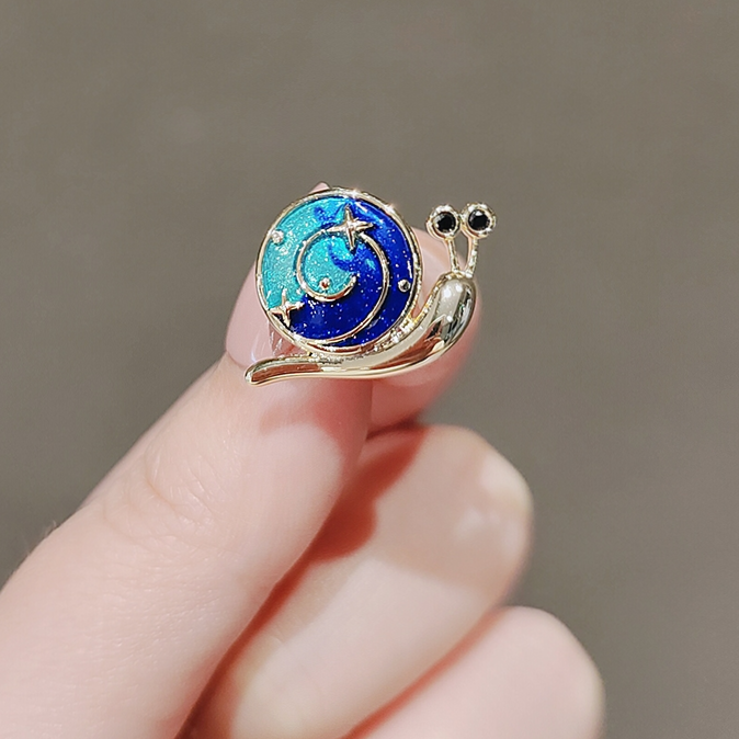 Little snail brooch