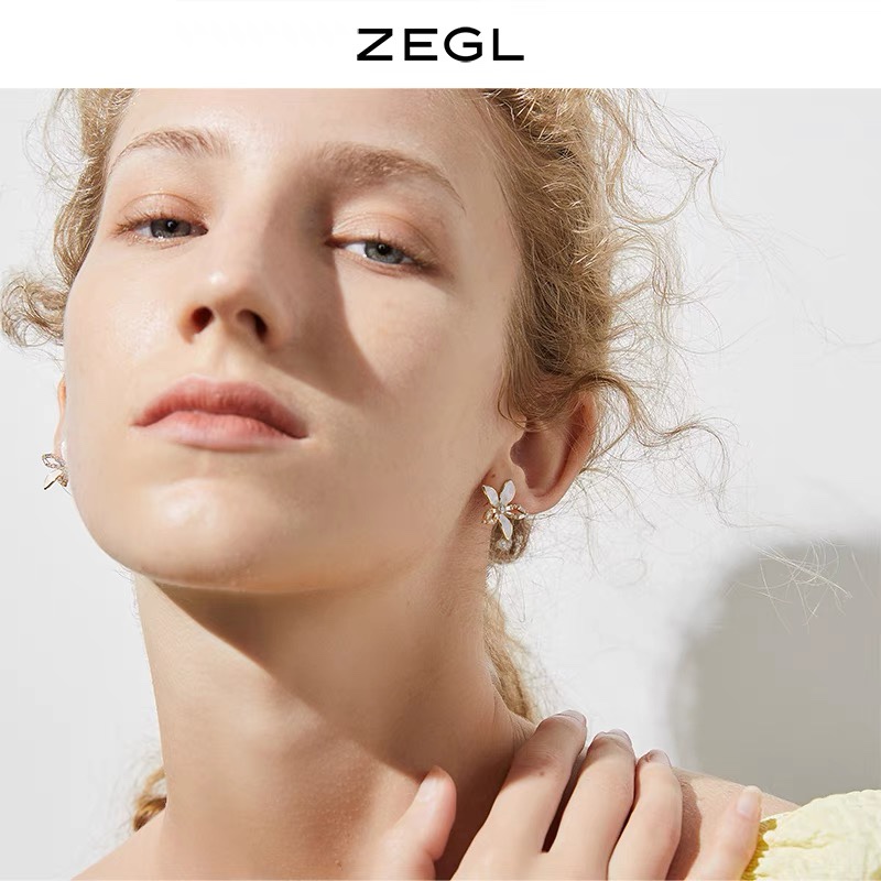 Delicate summer stud earrings for women