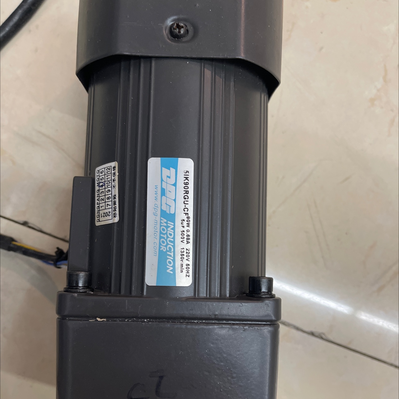 The conveyor motor of the shrink machine is from Guangxin Packaging Machinery Equipment, a well-established physical store with good quality and favorable prices details Picture
