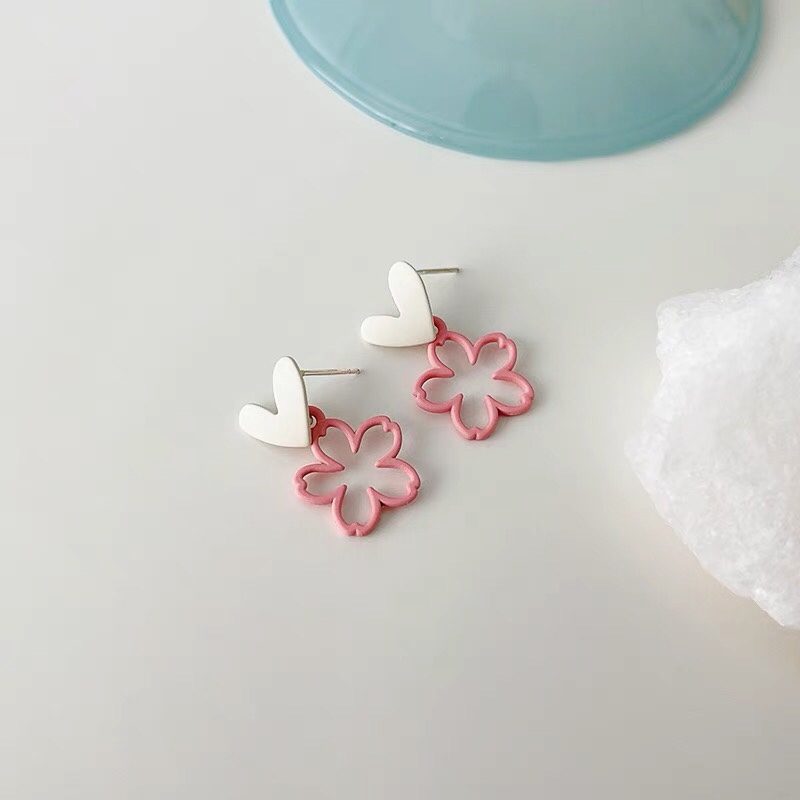 Hollow flower love cute fashion small fresh summer earrings