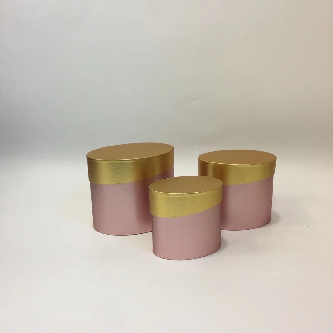 A cute gift box with gilded gold edges details Picture