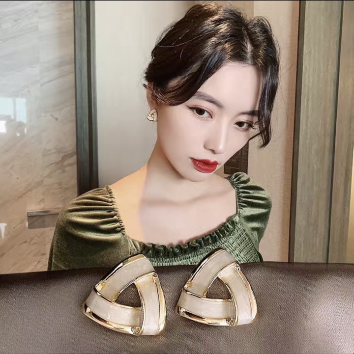 Stud earrings A20