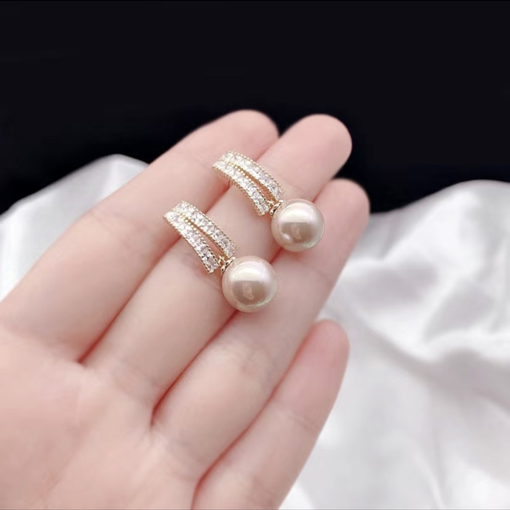 Stud earrings A57