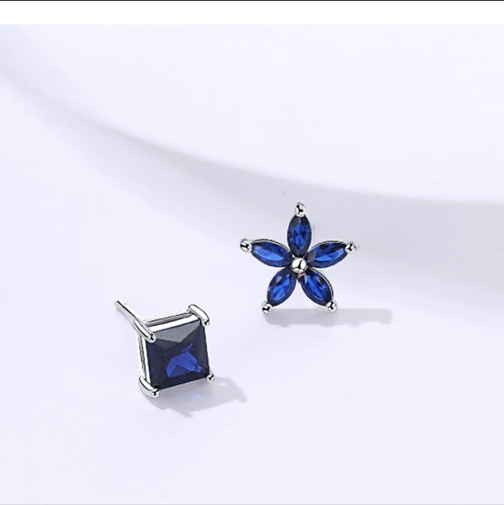 Stud earrings A05