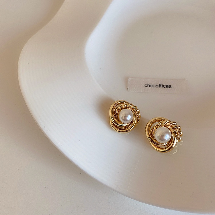 Threaded twist pearl metal stud earrings, harbor wind prevailing.