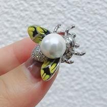 Pearl Bee pin