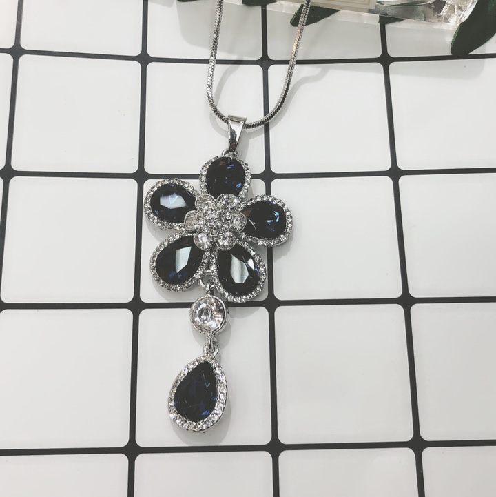 Sweater chain 48