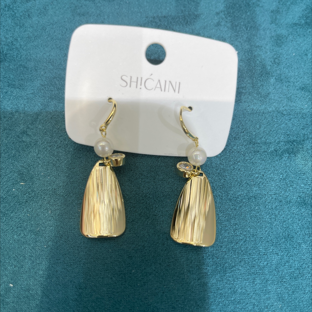 Plain earhook