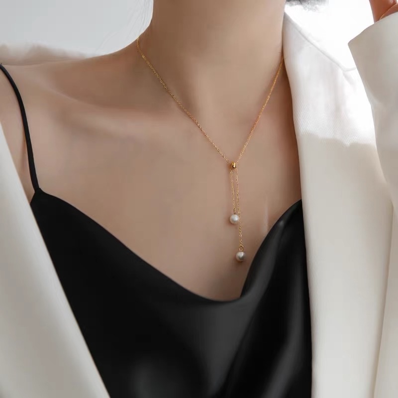 Simple and stylish Korean style necklace, versatile and elegant sweater chain, long style 5 Application Scenario