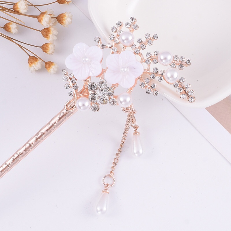 Petal hairpin applicator