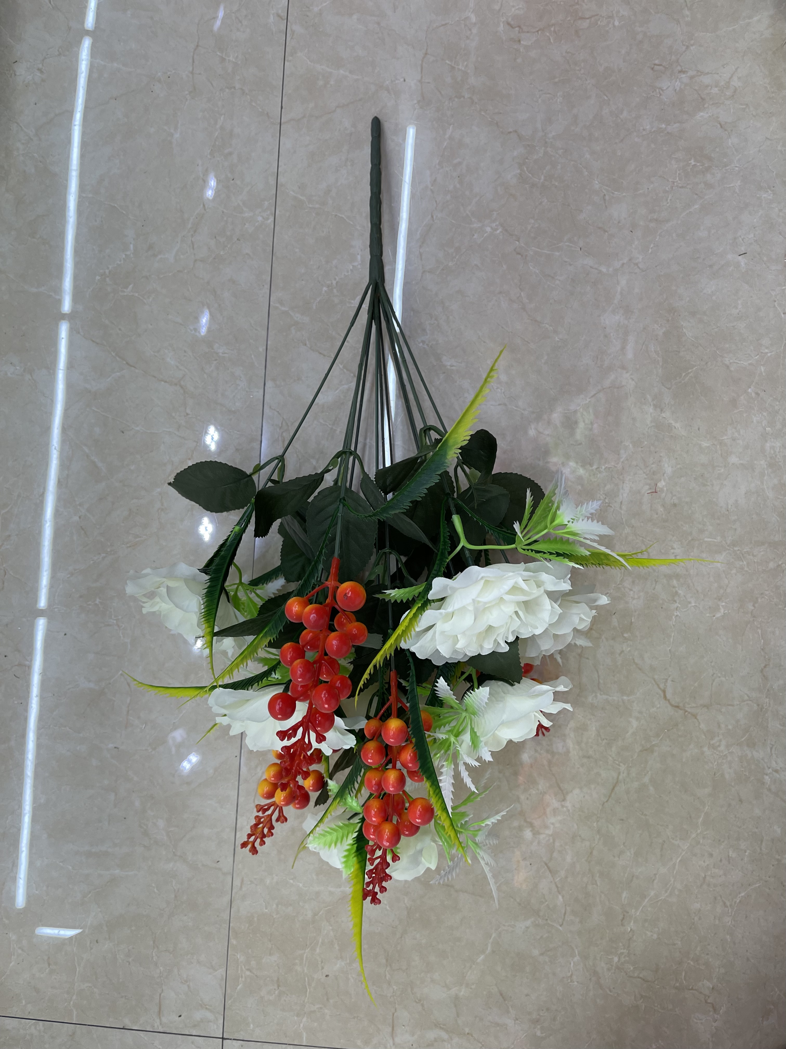 Twelve red fruit roses details Picture