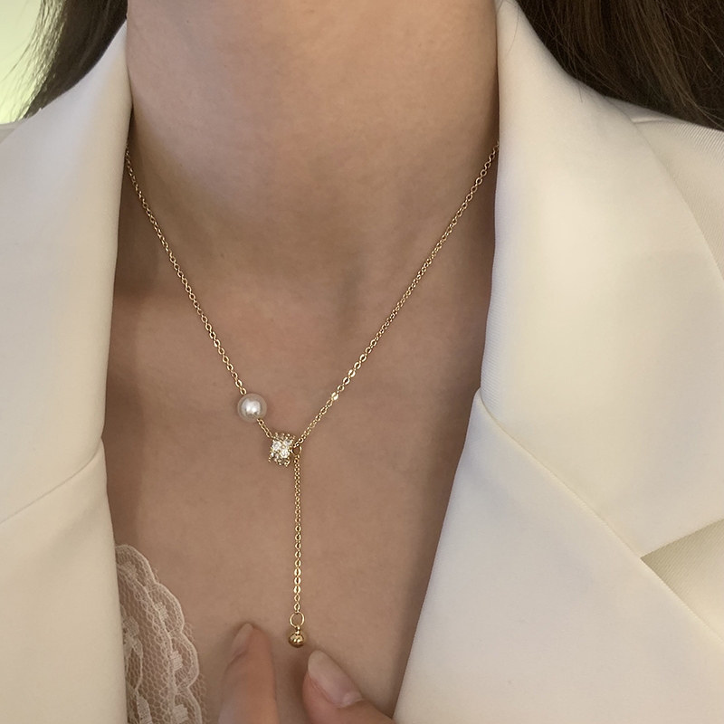Pearl necklace, women's summer light luxury, niche design sense, collarbone chain, neck chain, simple new accessory Item Picture