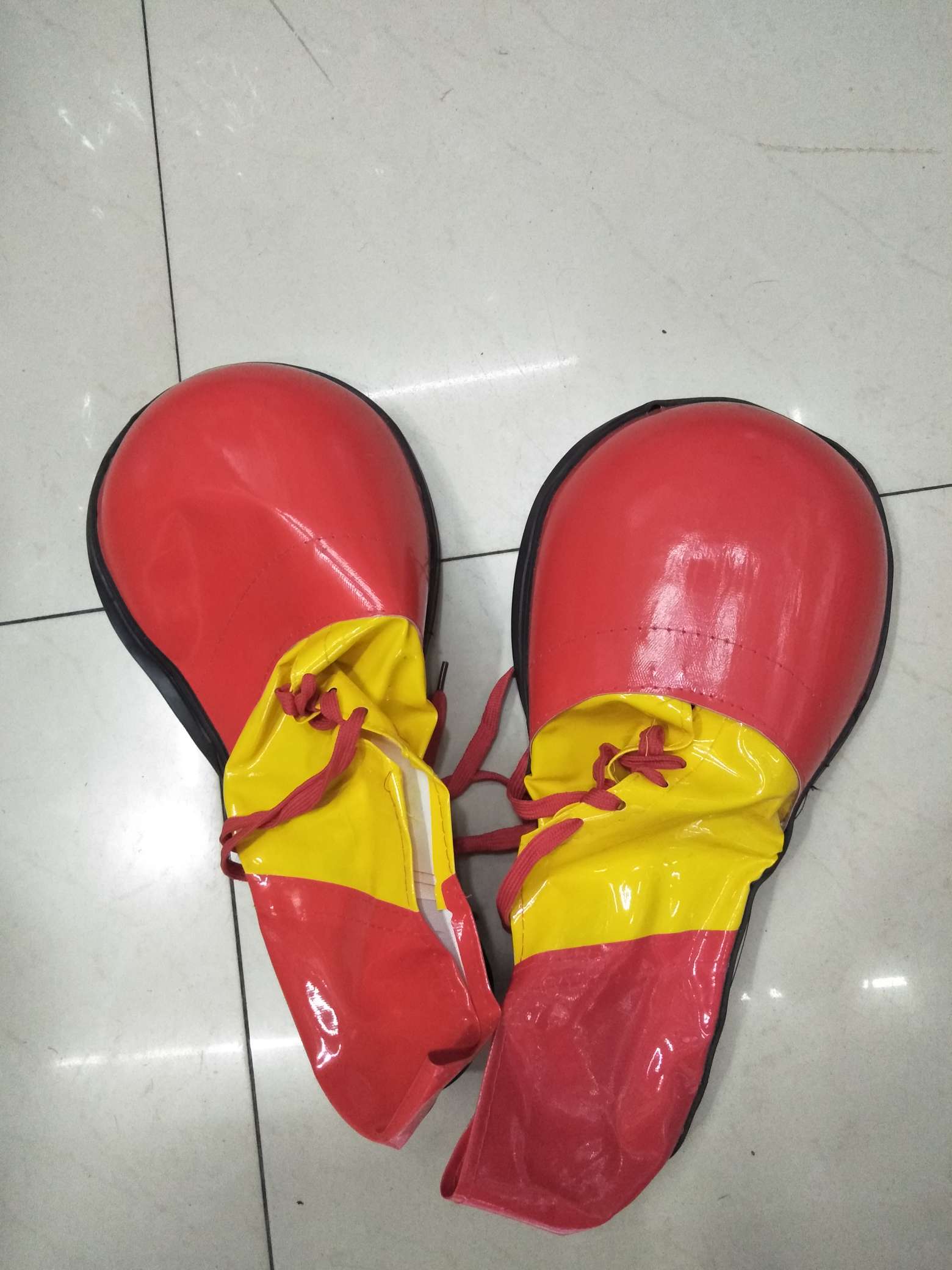 成人皮革小丑鞋产品图