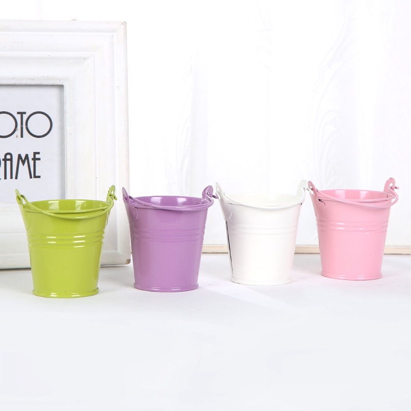 Hierro forjado pequeño cubo floral