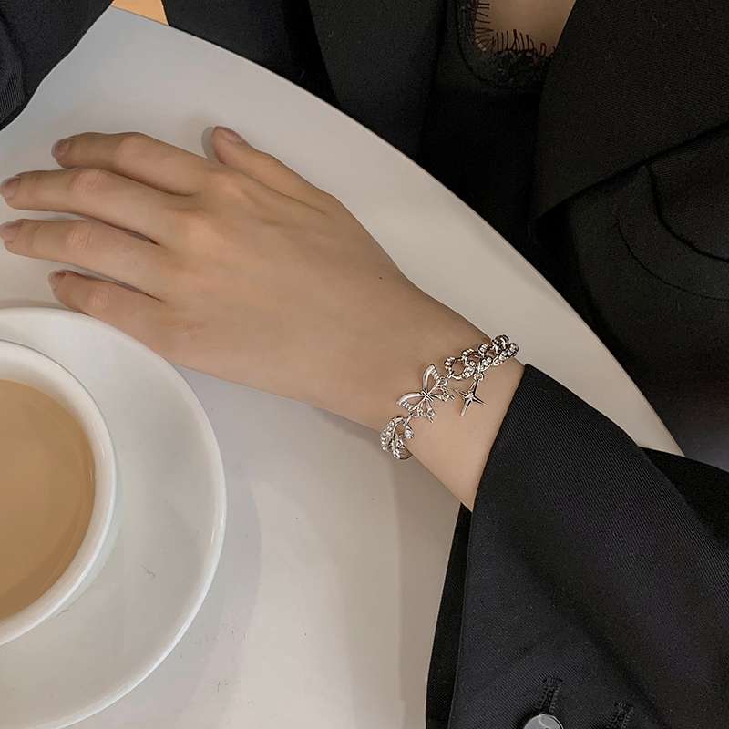 انتزاع أجزاء من صانقات في أجزاء من سلسلة فتيات صبية Specification image
