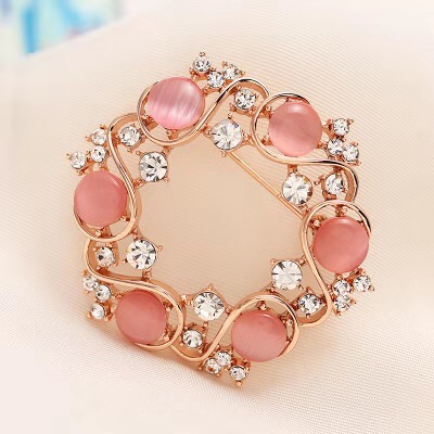 Wreath cat's eye brooch