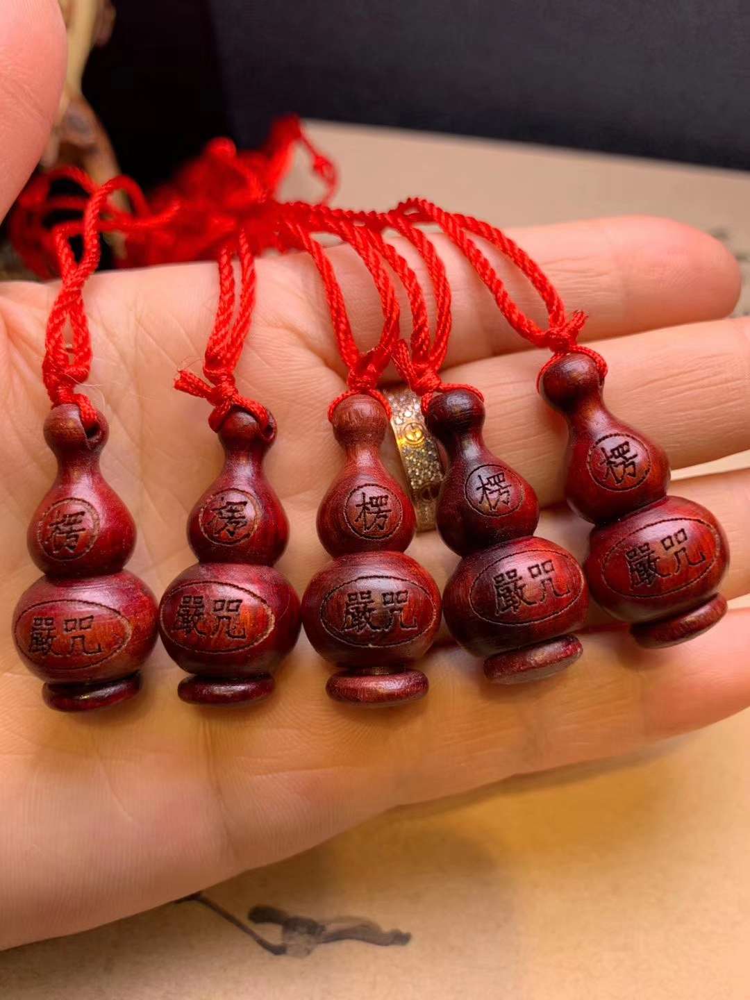 猴头手链/菱镁矿/松石白底实物图