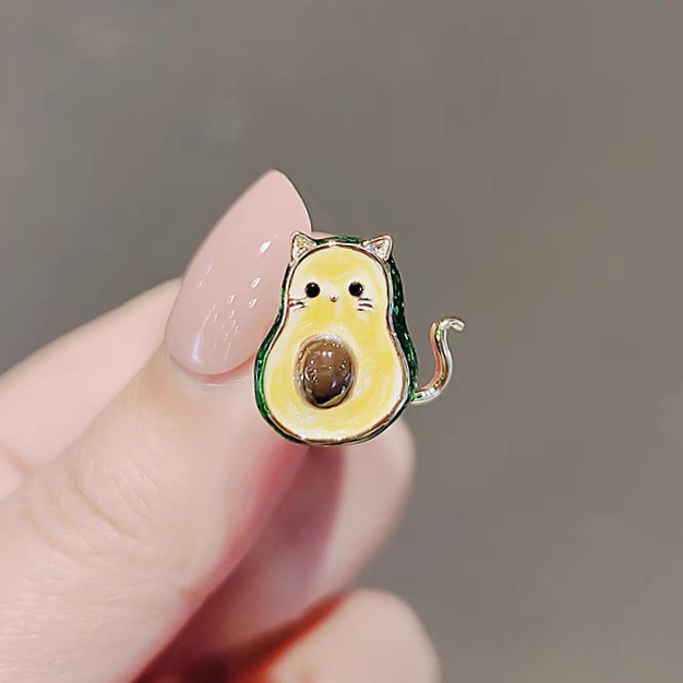 Cartoon kitten pin