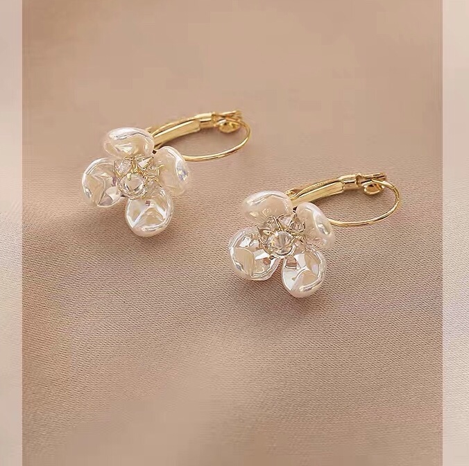 High-end, exquisite, luxurious and fashionable new ear hooks from Dongdaemun, South Korea