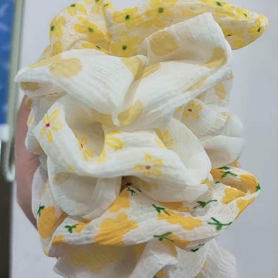 Children and adults have yellow hair rings on their large intestines