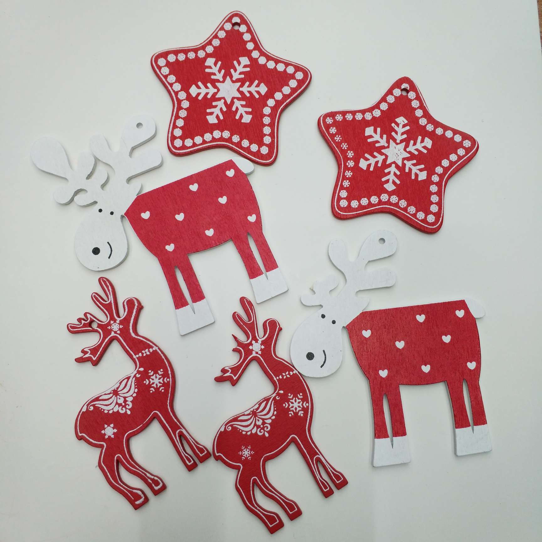 Christmas wood chips, such as five-pointed stars, heart-shaped bell trees, and snowflake wood chips, are all Christmas craft pendants Item Picture