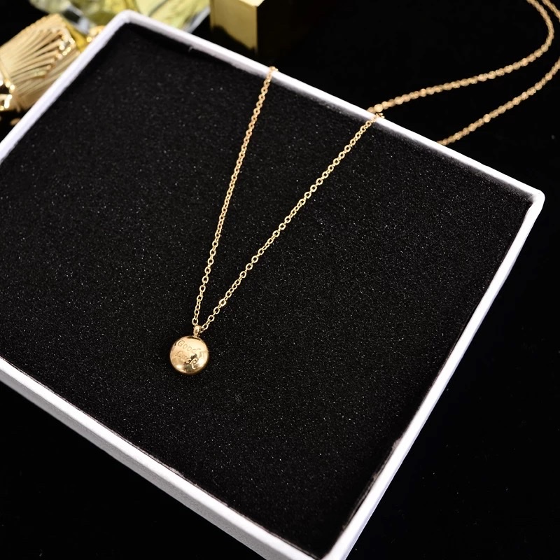 Simple and stylish Korean style necklace, versatile and elegant sweater chain, long style 17 Application Scenario