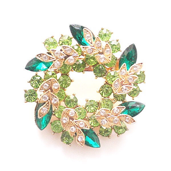 Green diamond wreath brooch